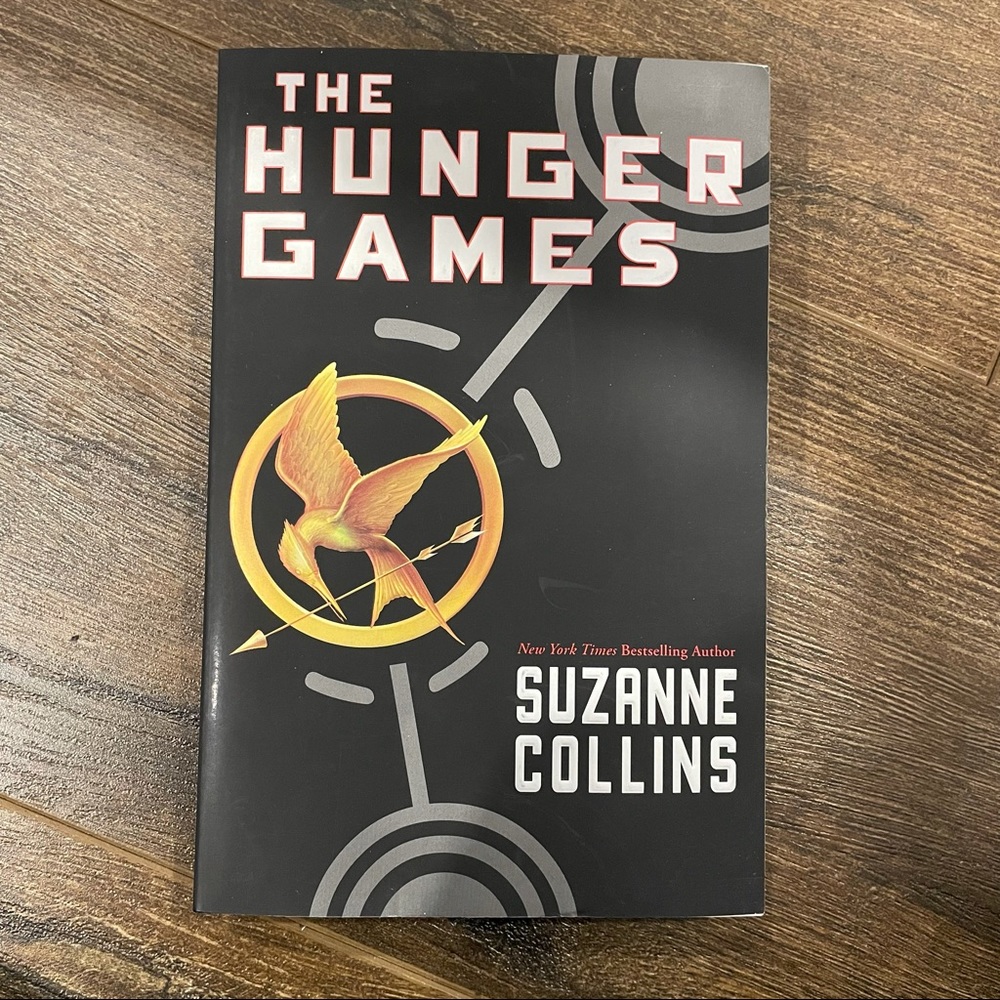 The Hunger Games Book - Suzanne Collins